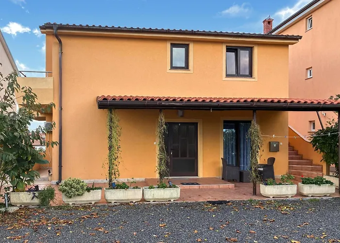 Apartament Gorgeous In With Wifi Lopar