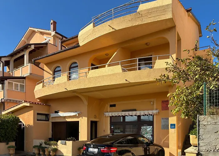 Apartament Gorgeous In With Wifi Lopar